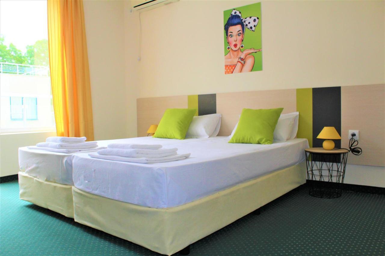 Pop Art Hotel Primorsko Esterno foto
