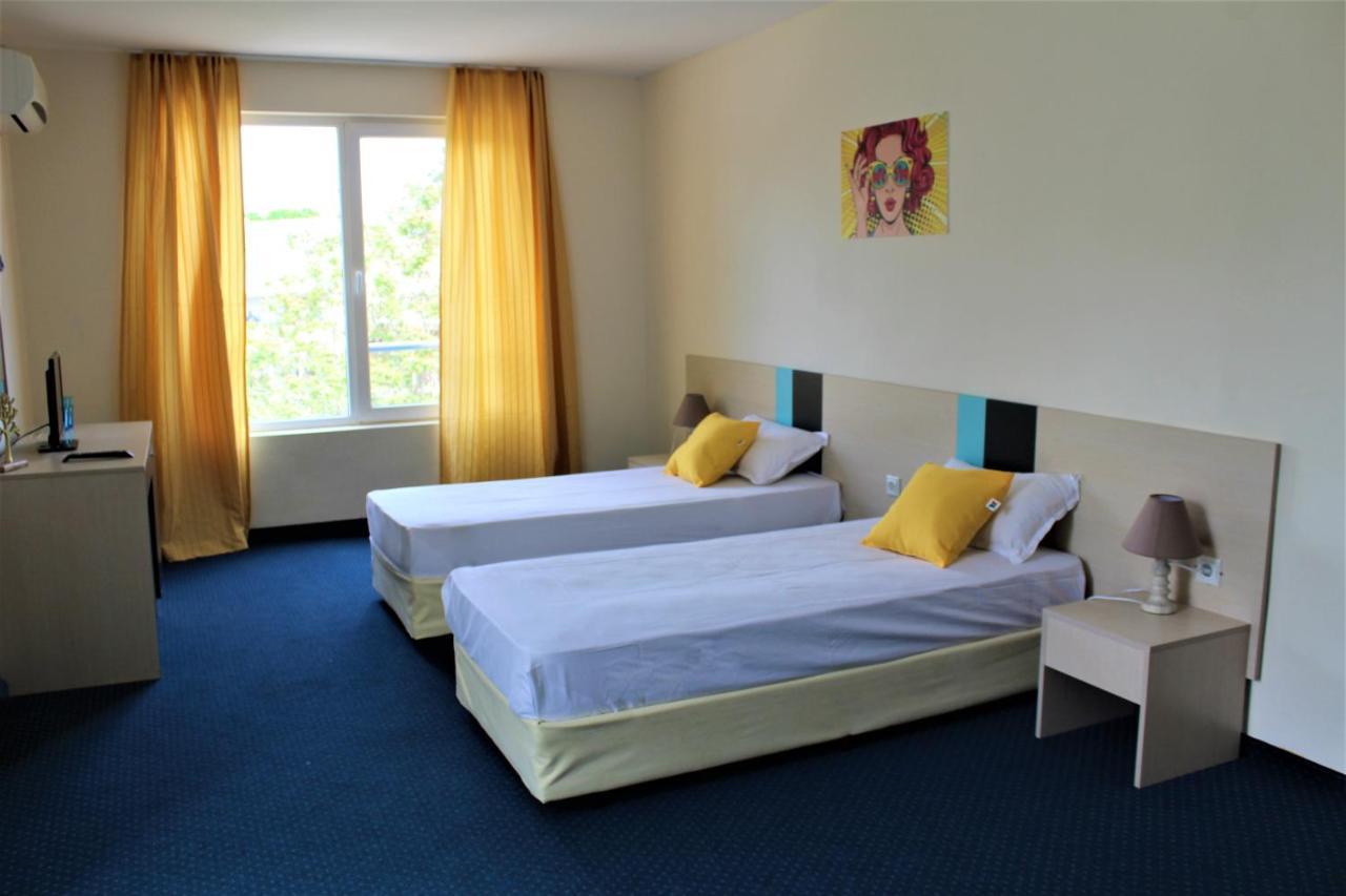 Pop Art Hotel Primorsko Esterno foto