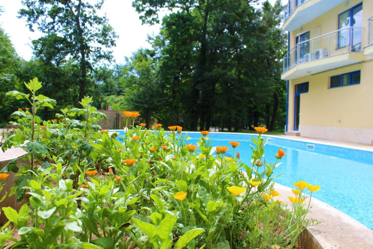 Pop Art Hotel Primorsko Esterno foto